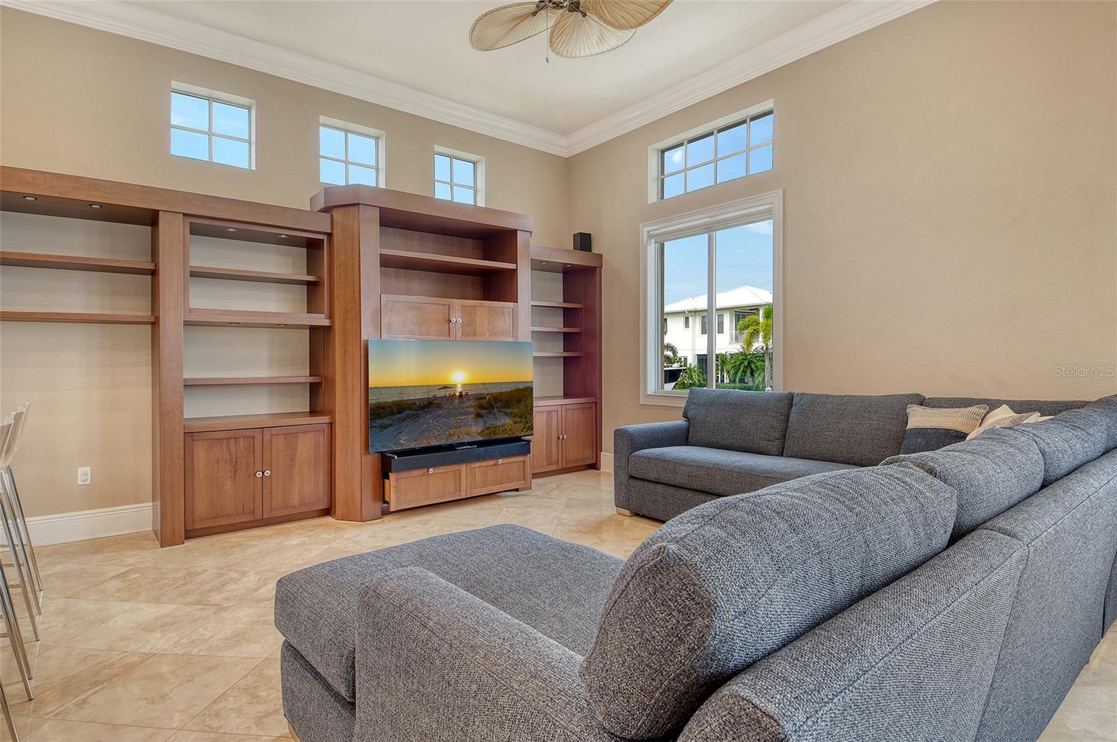 COUNTRY CLUB SHORES - Residential Lease