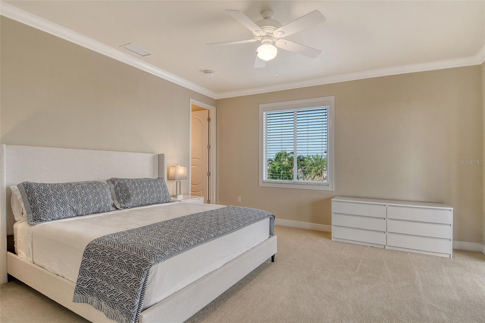 COUNTRY CLUB SHORES - Residential Lease