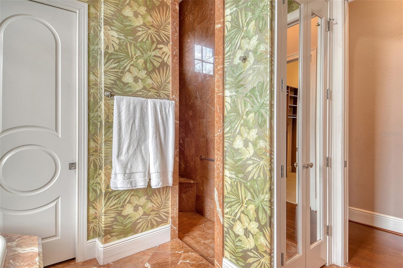 COUNTRY CLUB SHORES - Residential Lease