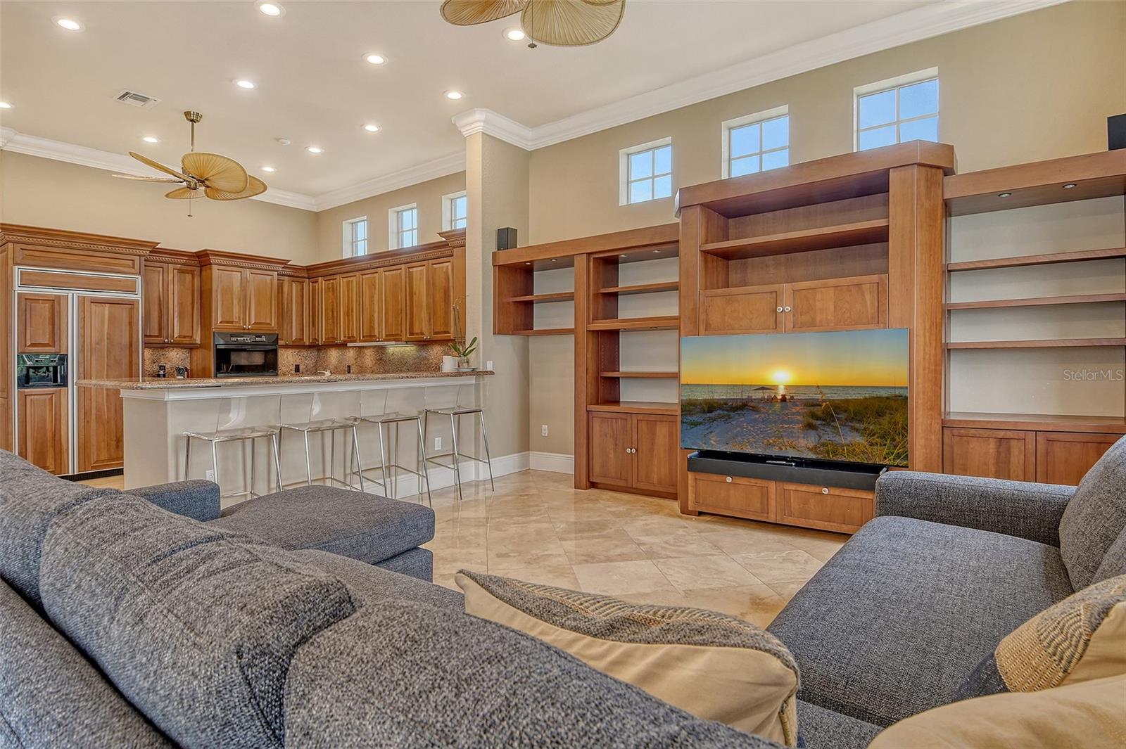 COUNTRY CLUB SHORES - Residential Lease