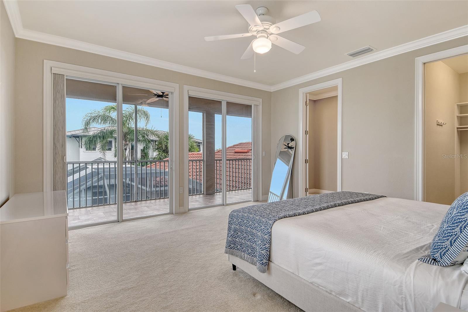 COUNTRY CLUB SHORES - Residential Lease