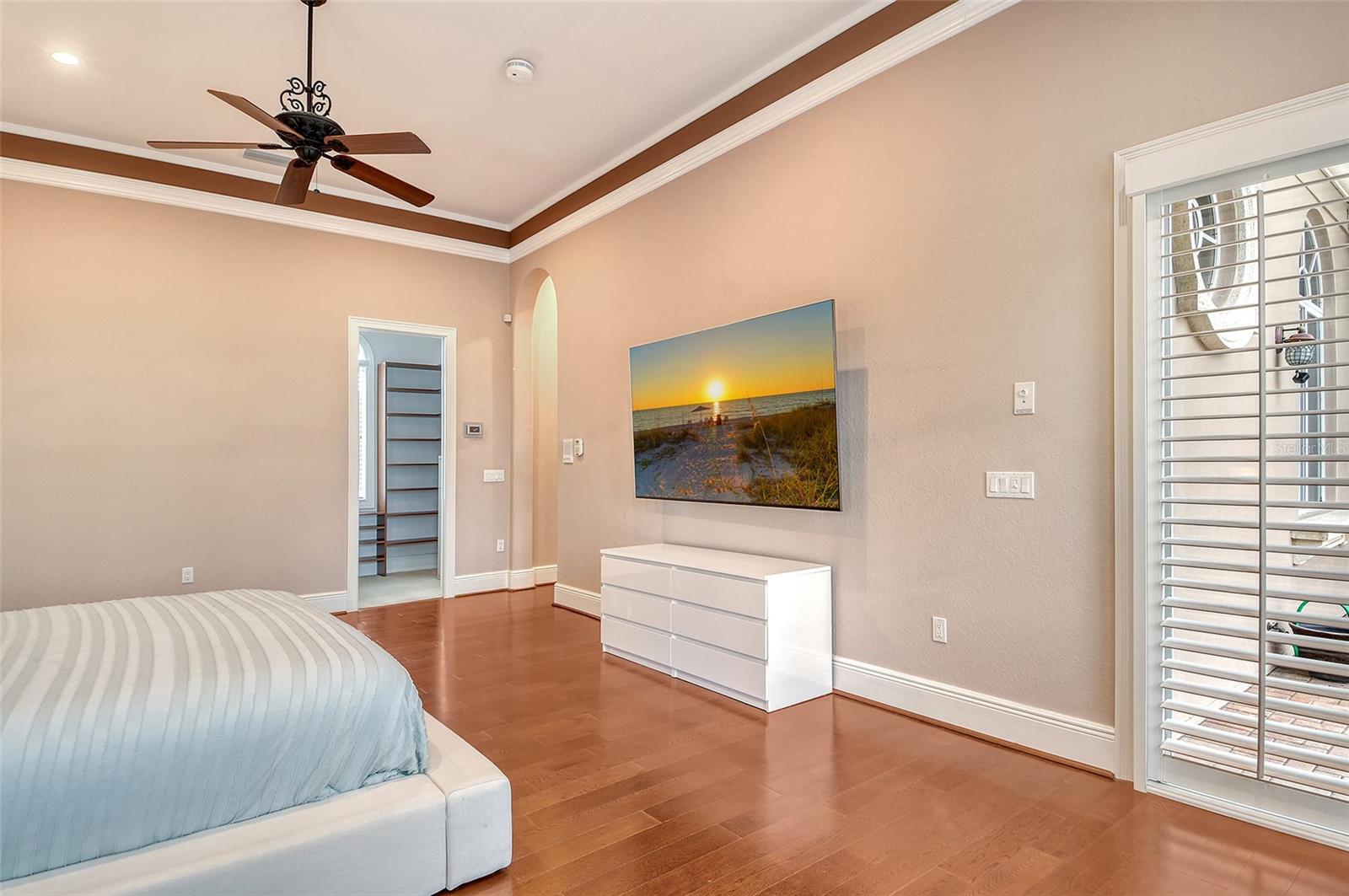 COUNTRY CLUB SHORES - Residential Lease