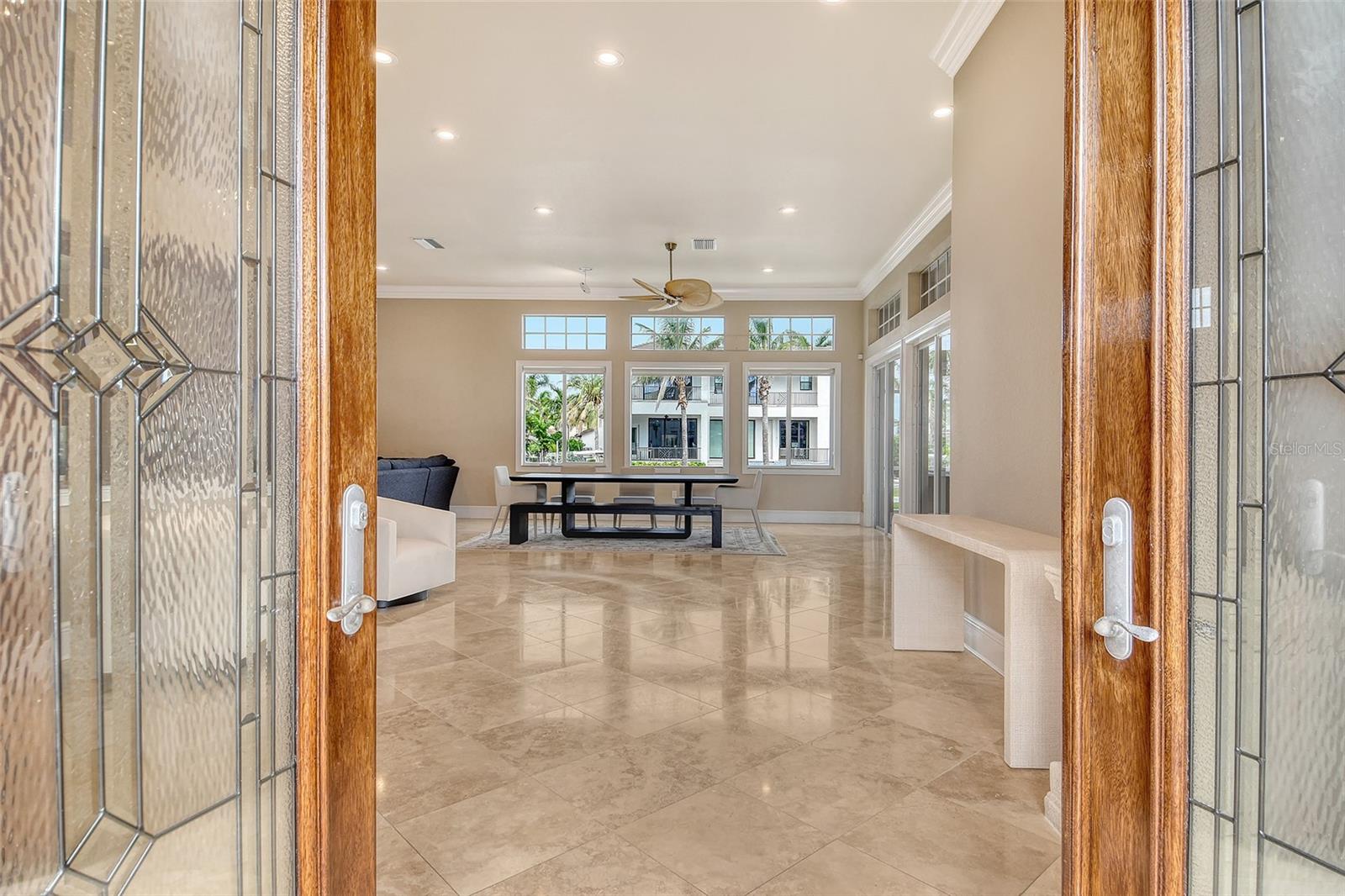 COUNTRY CLUB SHORES - Residential Lease