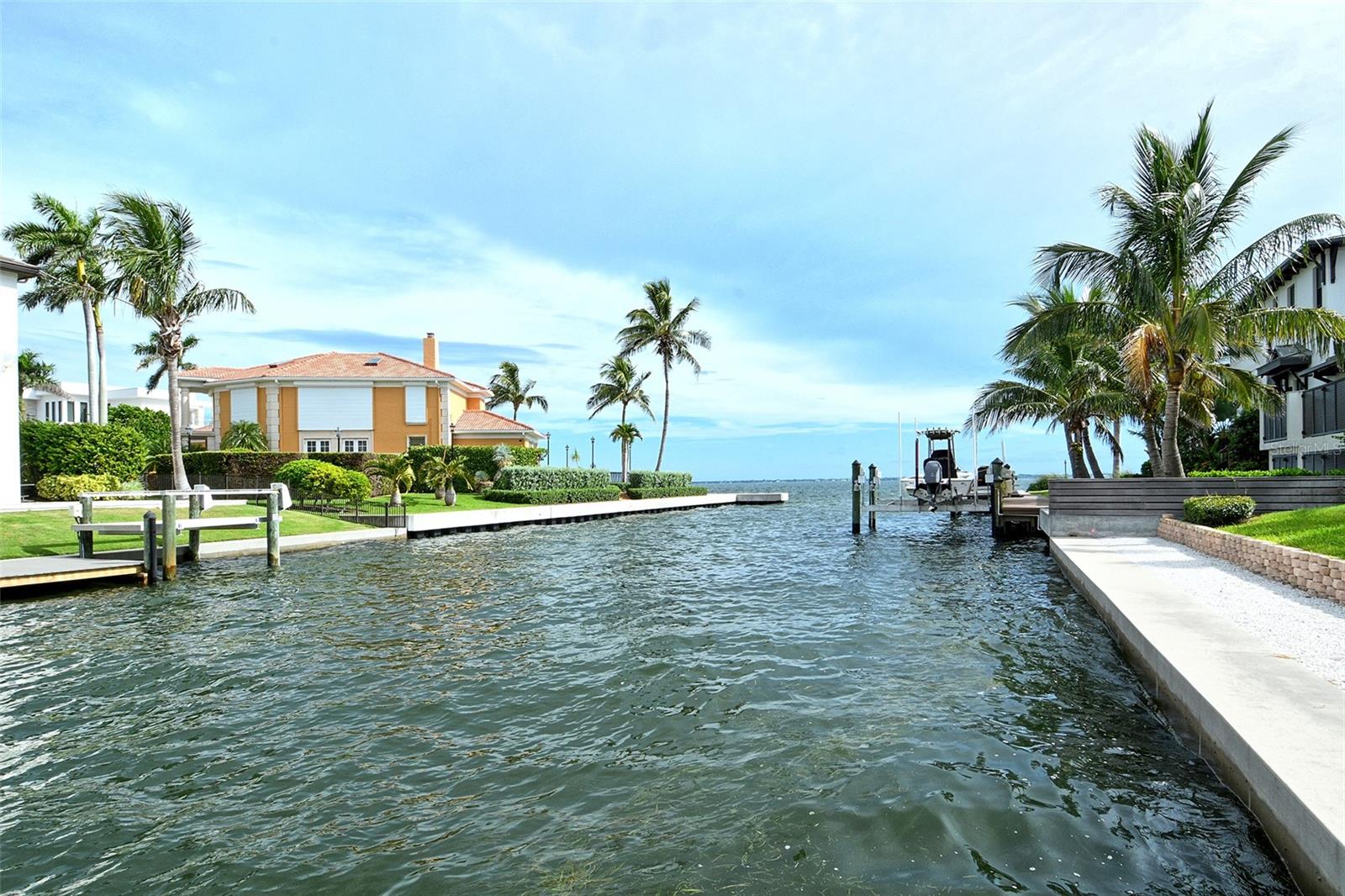 COUNTRY CLUB SHORES - Residential Lease