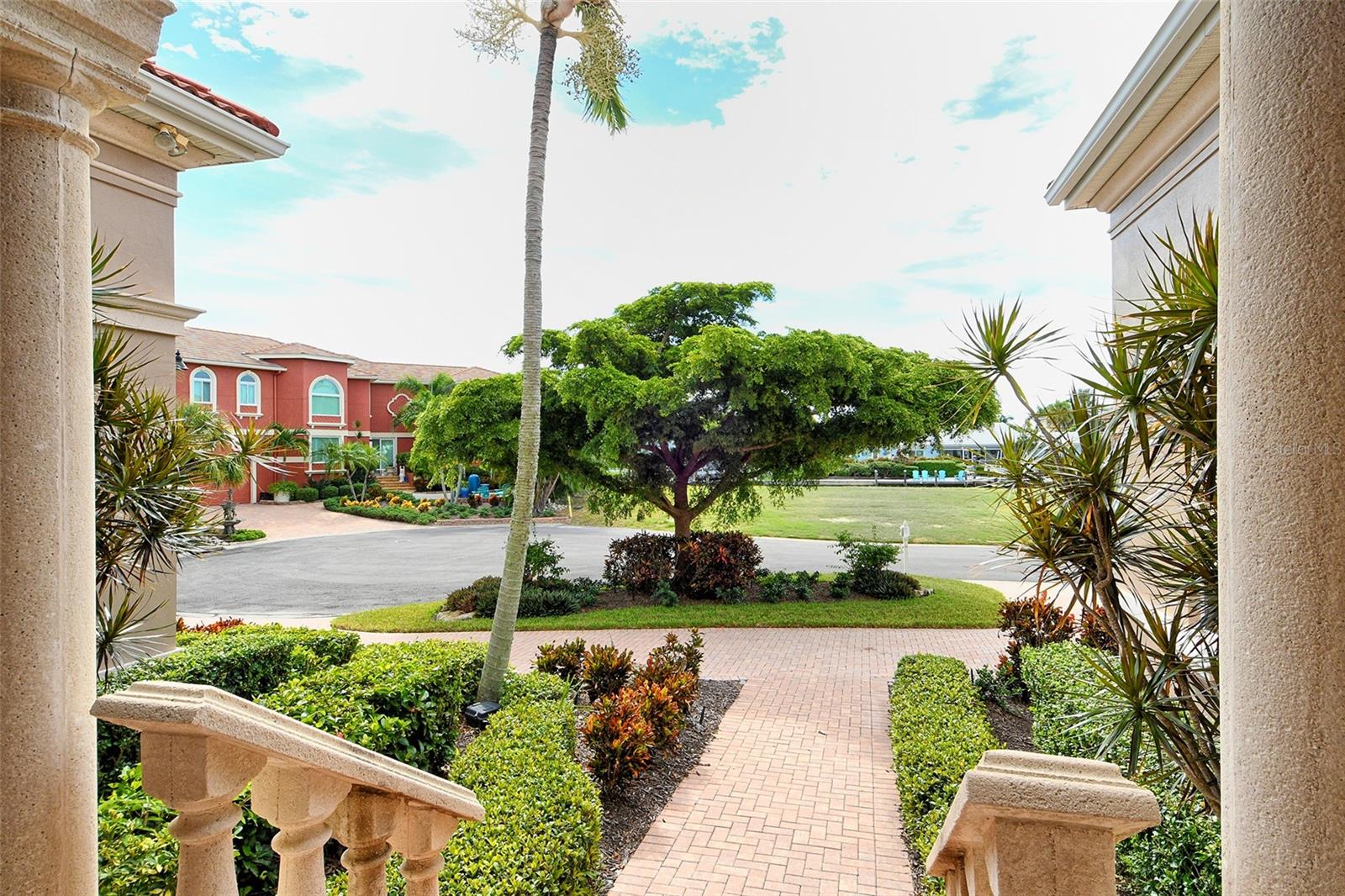 COUNTRY CLUB SHORES - Residential Lease