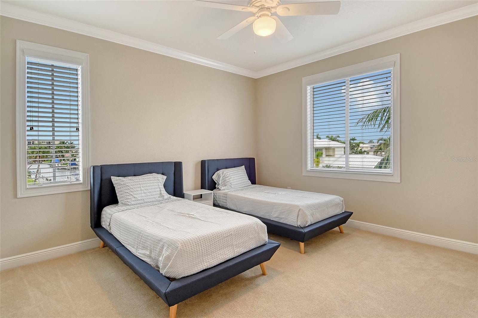 COUNTRY CLUB SHORES - Residential Lease