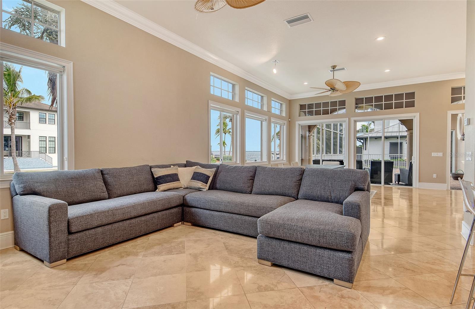 COUNTRY CLUB SHORES - Residential Lease