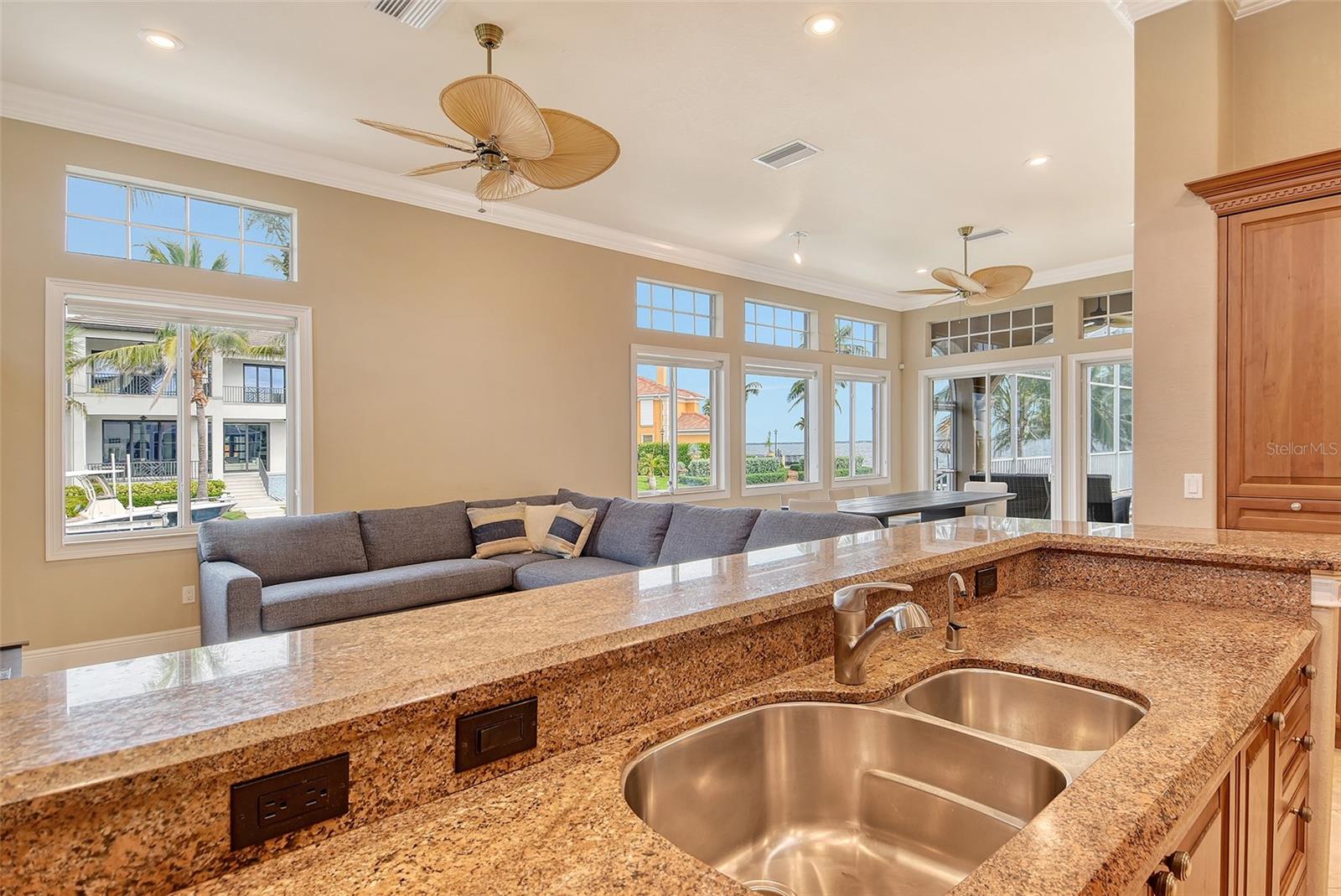 COUNTRY CLUB SHORES - Residential Lease