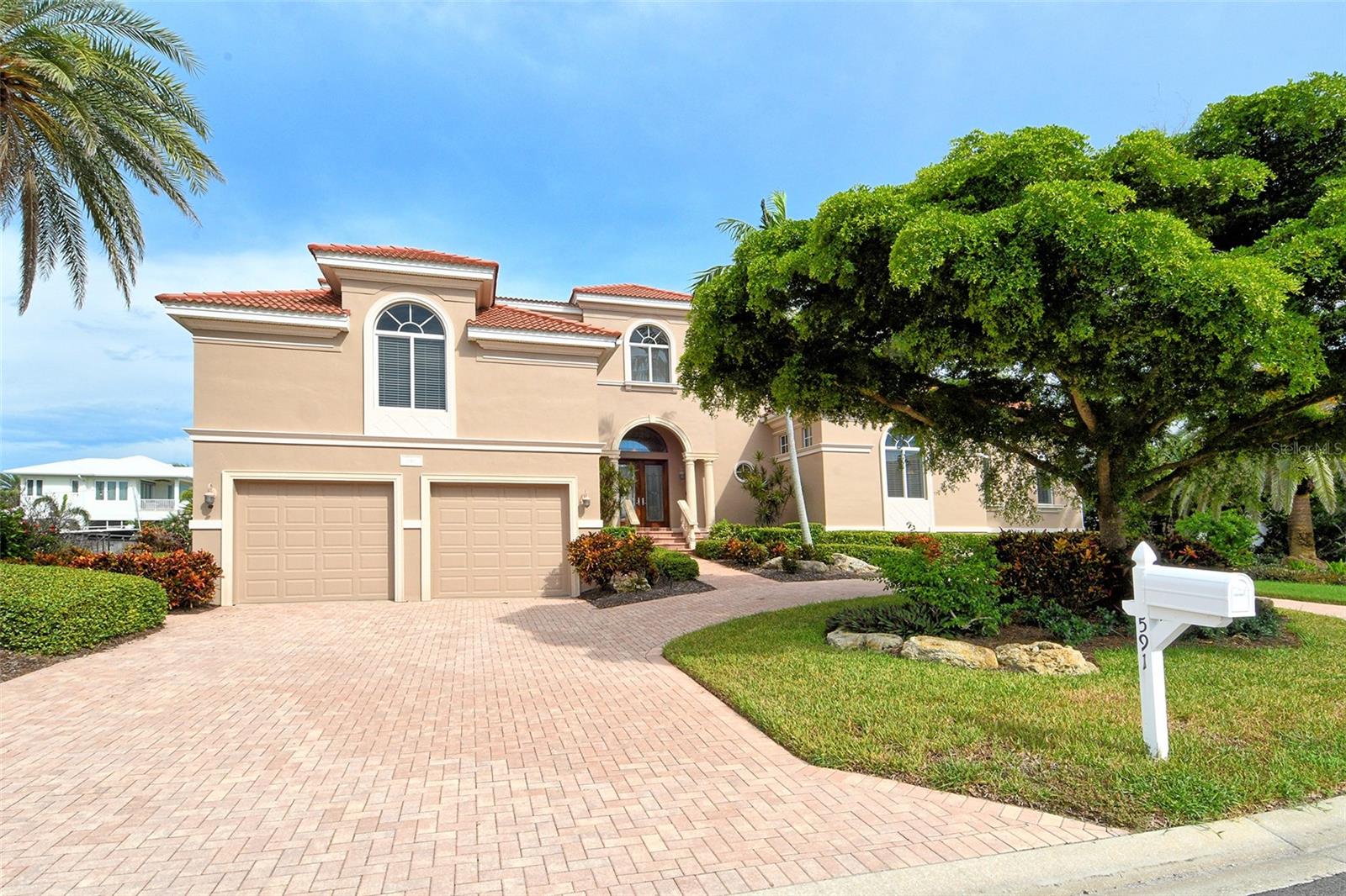 COUNTRY CLUB SHORES - Residential Lease