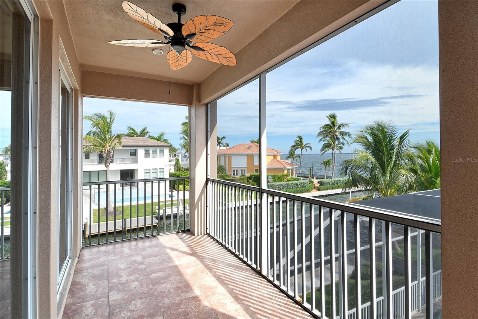 COUNTRY CLUB SHORES - Residential Lease