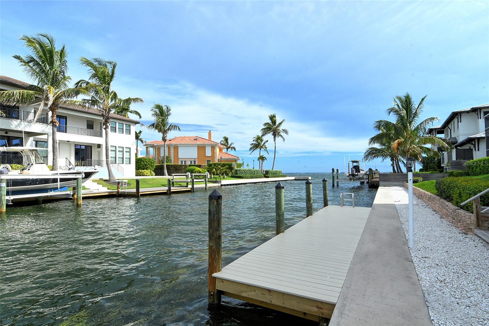 COUNTRY CLUB SHORES - Residential Lease