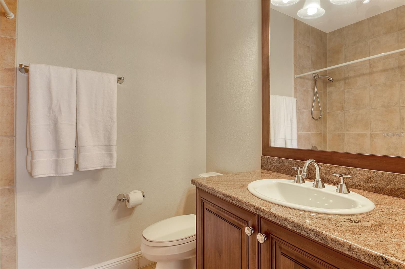 COUNTRY CLUB SHORES - Residential Lease