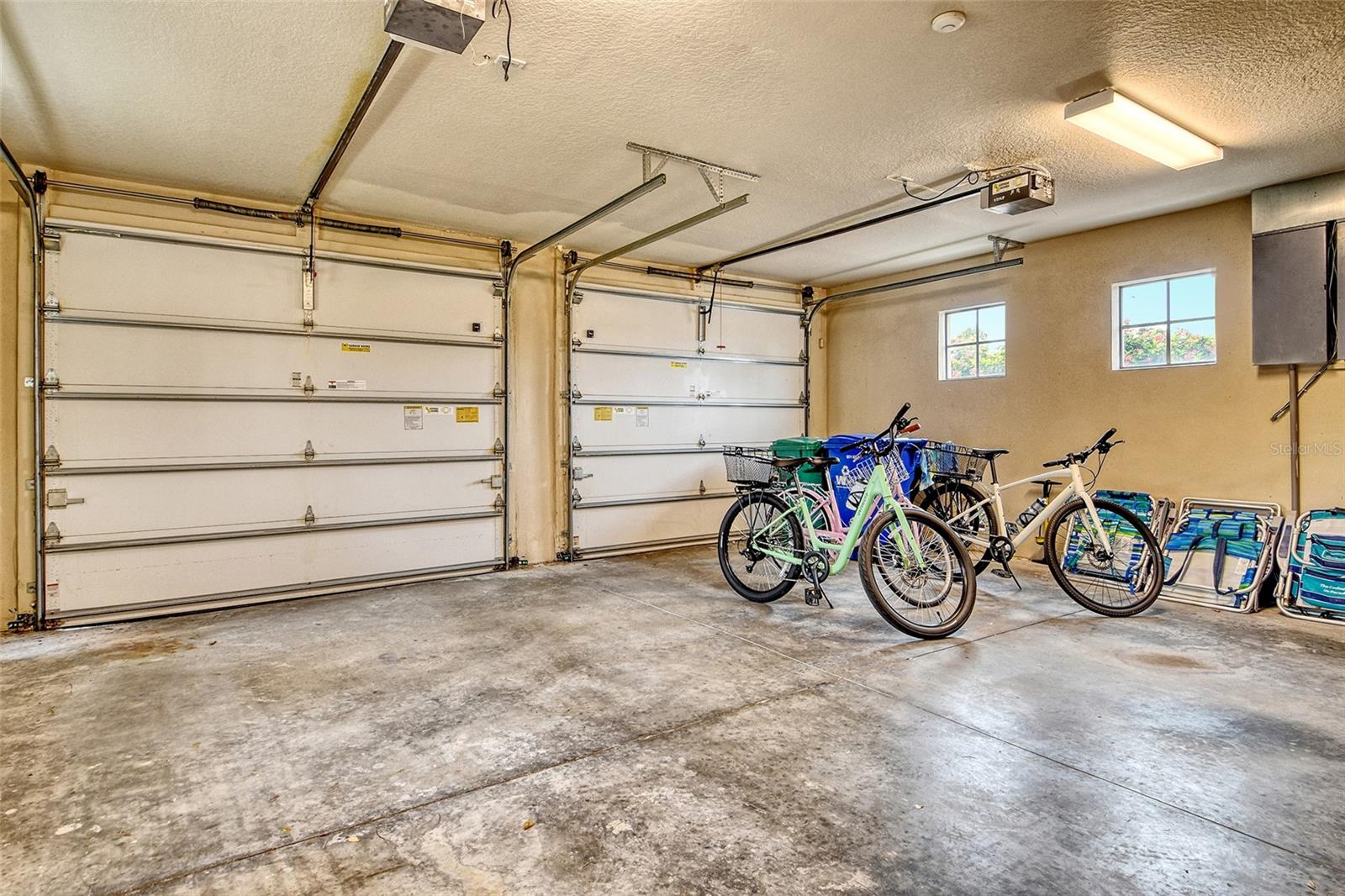 COUNTRY CLUB SHORES - Residential Lease