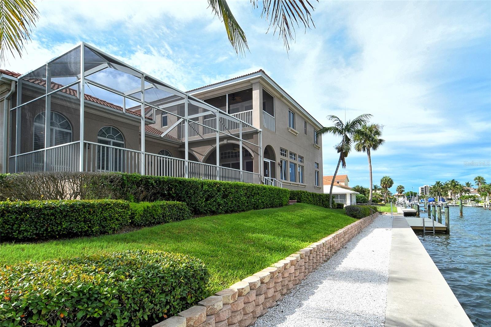 COUNTRY CLUB SHORES - Residential Lease