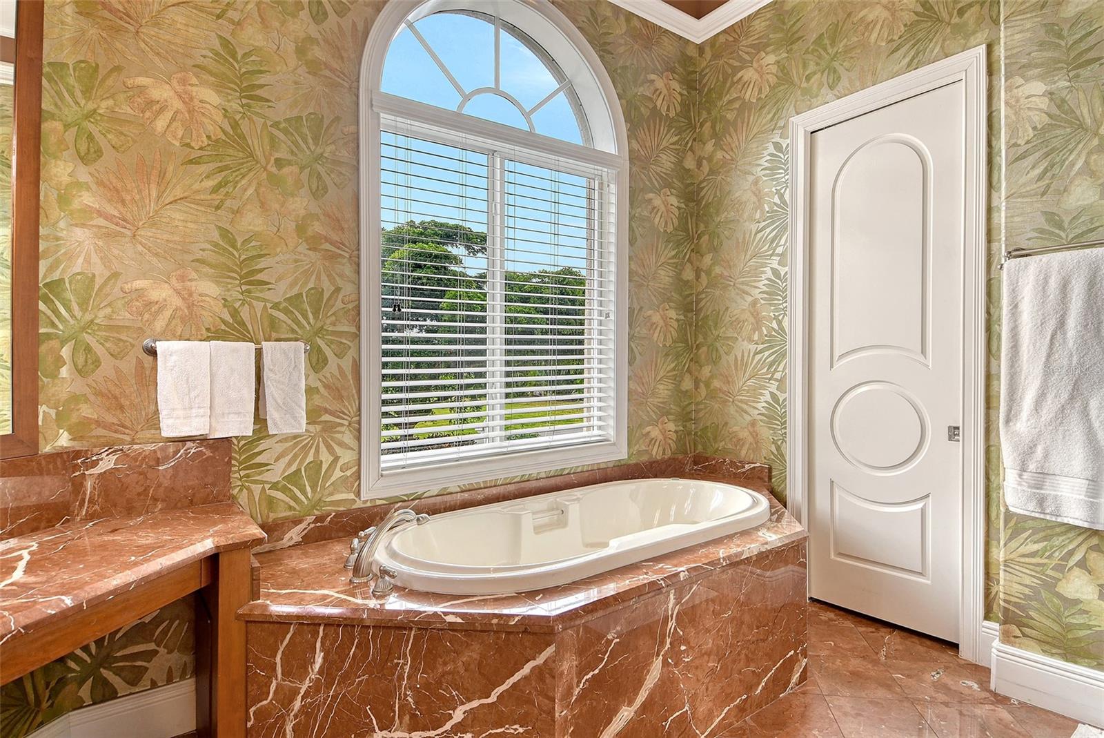 COUNTRY CLUB SHORES - Residential Lease