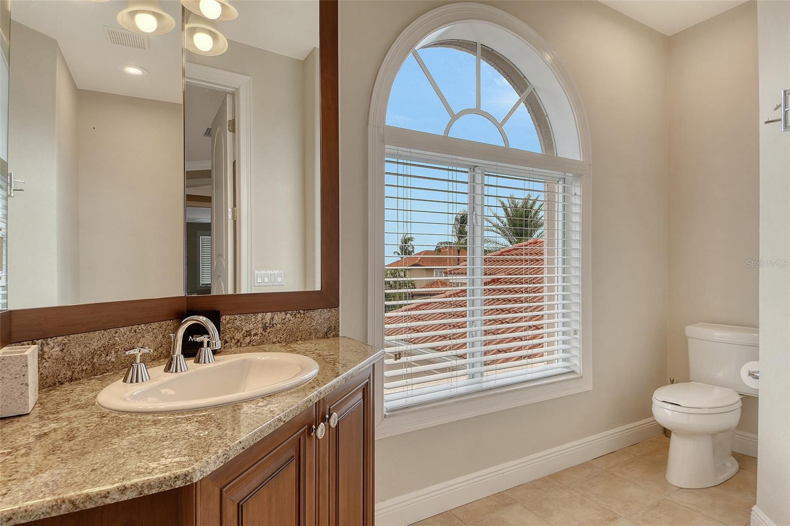 COUNTRY CLUB SHORES - Residential Lease