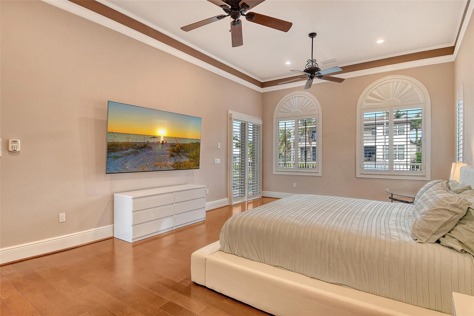 COUNTRY CLUB SHORES - Residential Lease