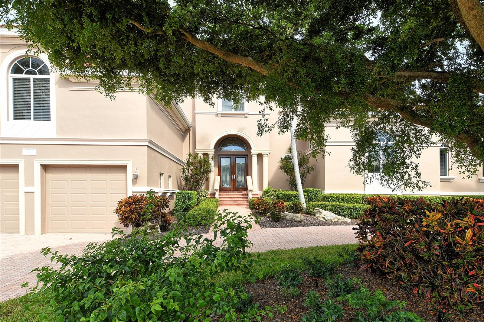 COUNTRY CLUB SHORES - Residential Lease