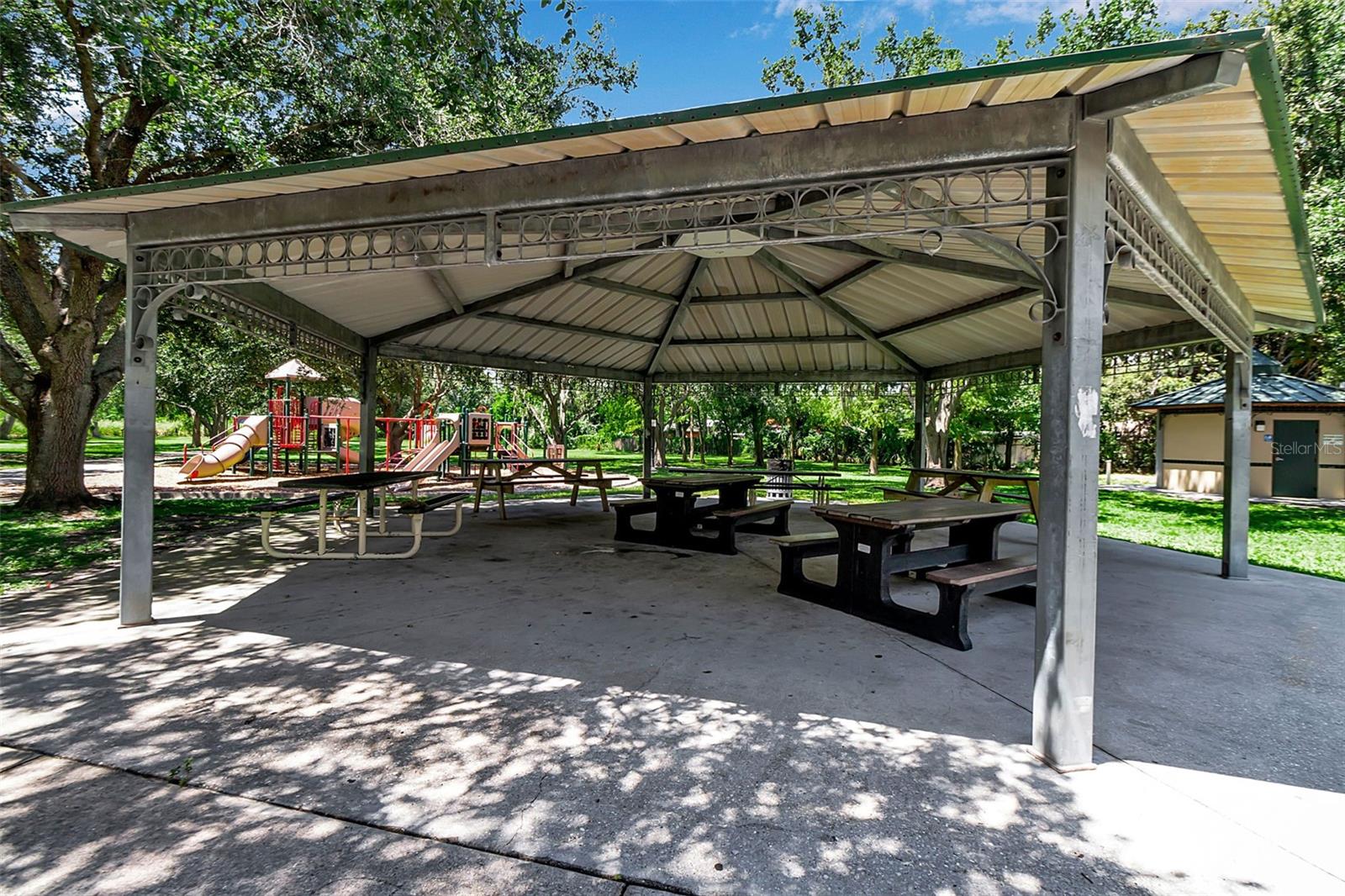 13 SUMMER WIND - Residential