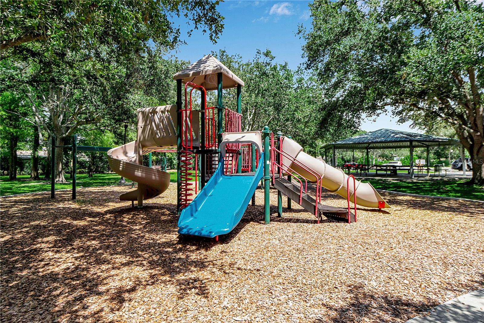 13 SUMMER WIND - Residential