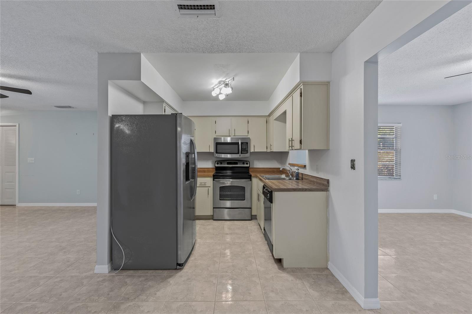 EUSTIS LAKE JOANNA HEIGHTS - Residential Lease
