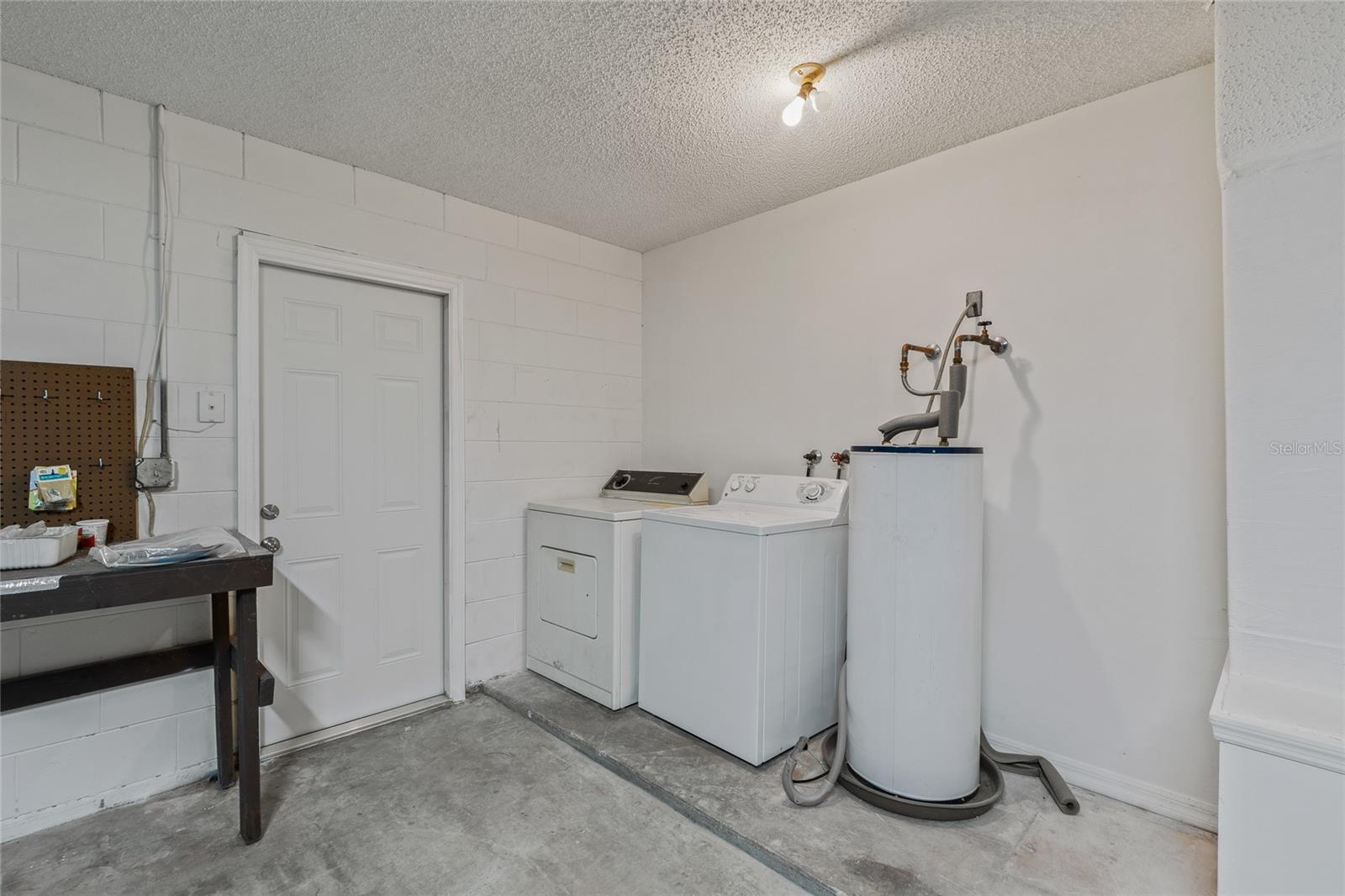 EUSTIS LAKE JOANNA HEIGHTS - Residential Lease