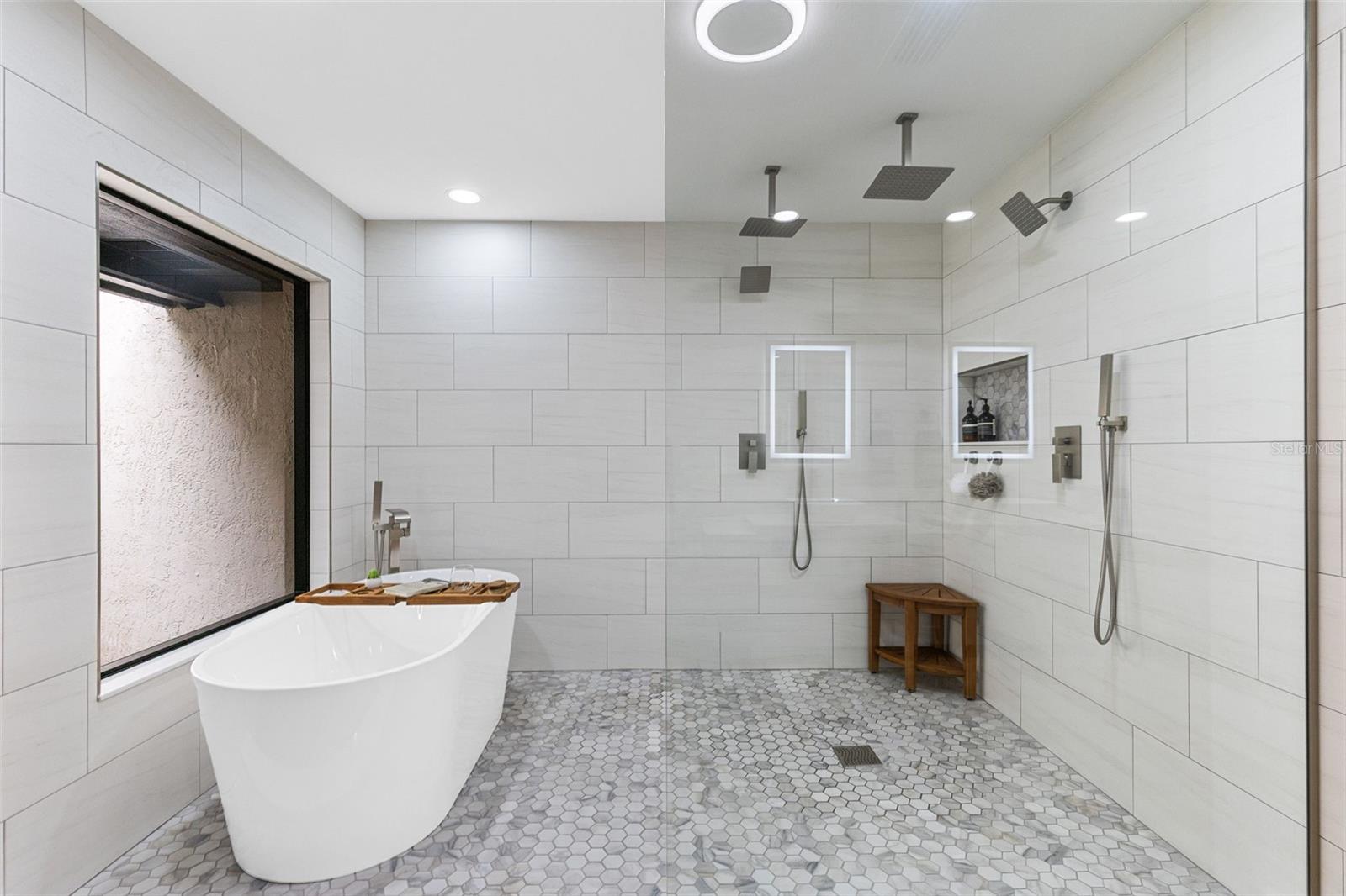 ROANN ESTATES - Residential