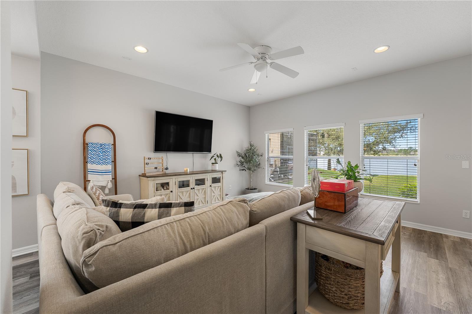 EDEN'S HAMMOCK - Residential Lease