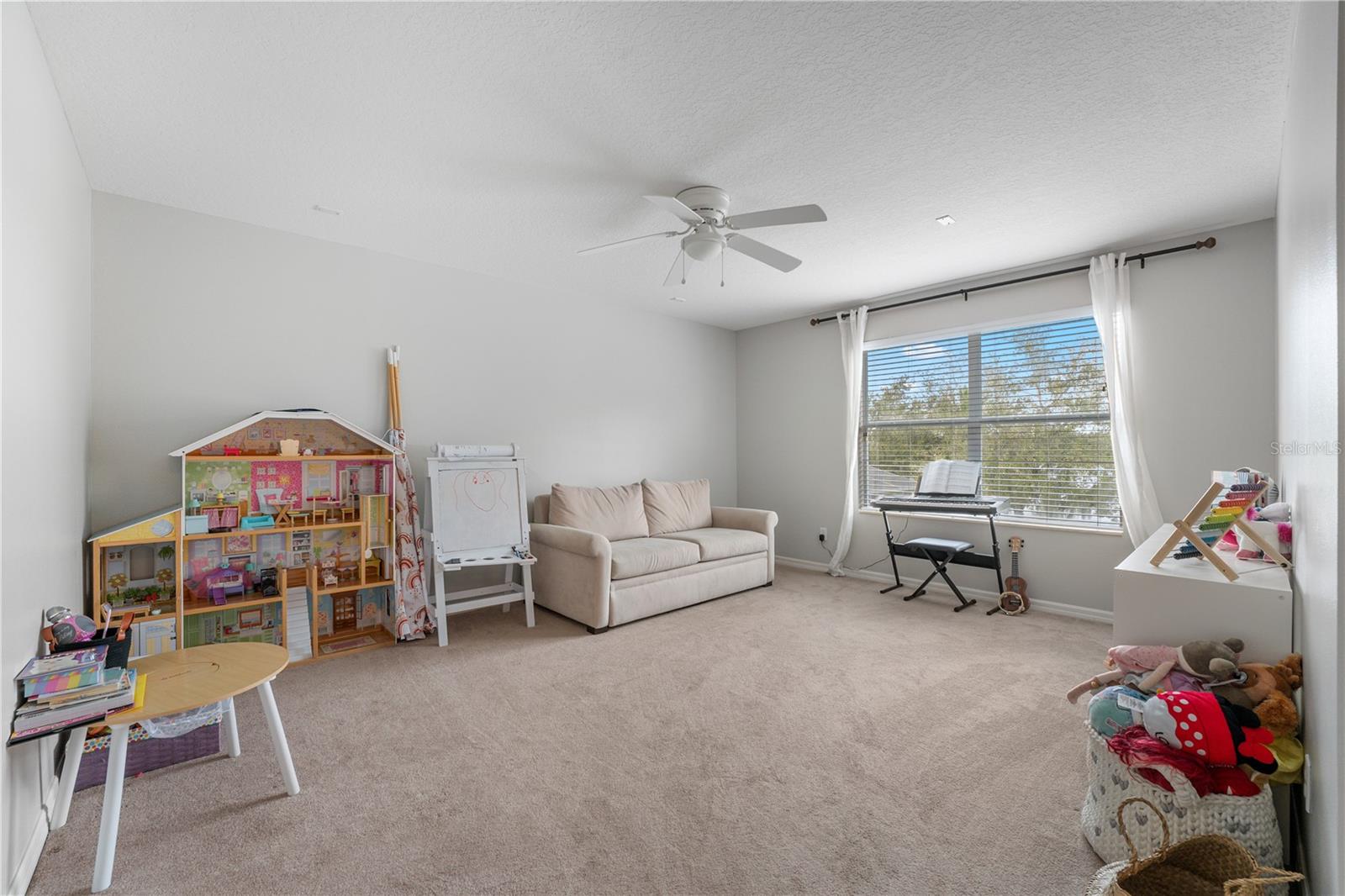 EDEN'S HAMMOCK - Residential Lease