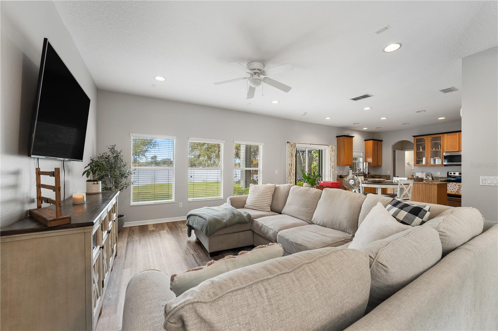 EDEN'S HAMMOCK - Residential Lease