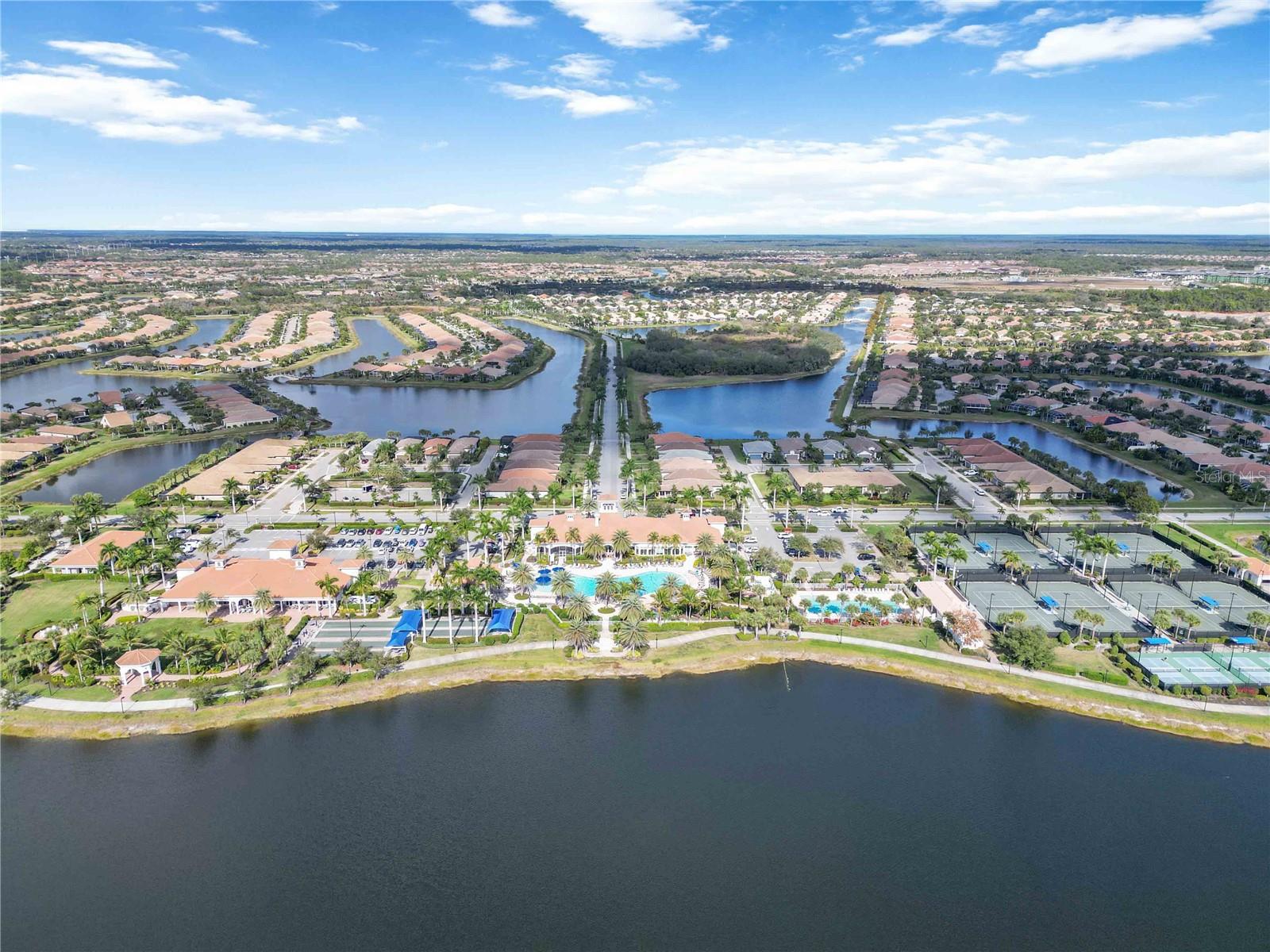 ISLANDWALK/THE WEST VLGS PH 8 - Residential