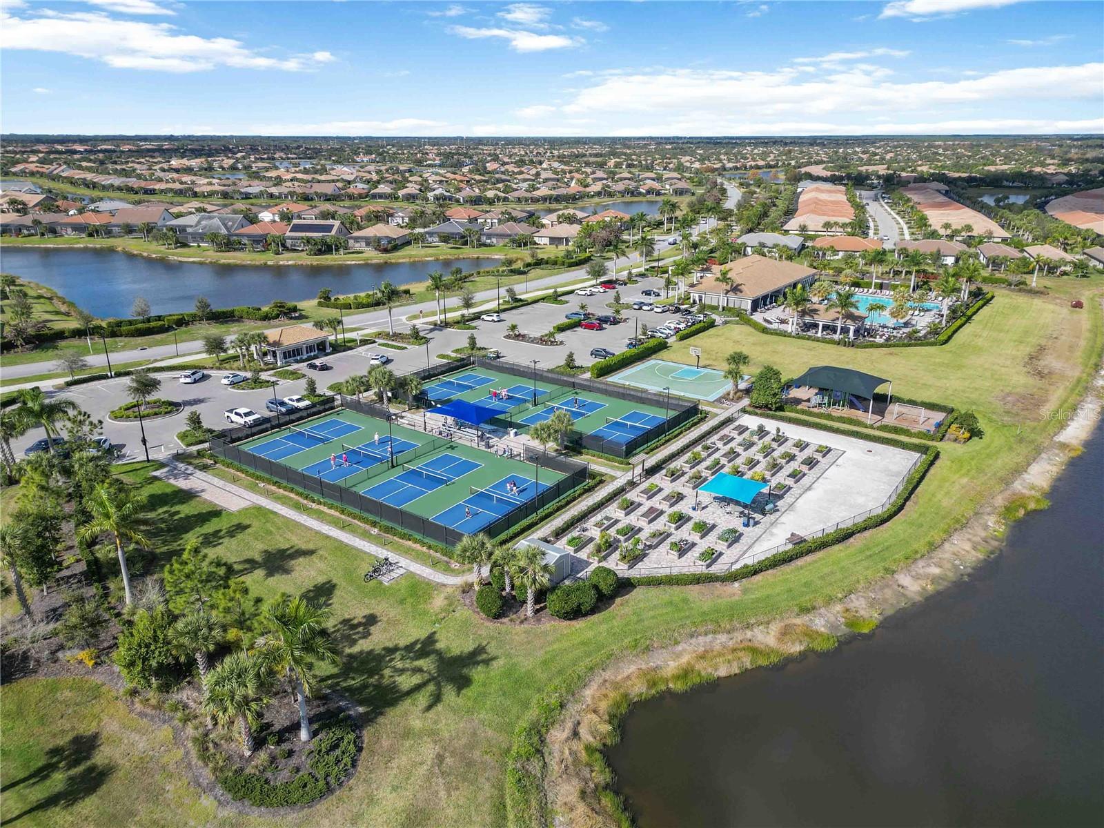 ISLANDWALK/THE WEST VLGS PH 8 - Residential