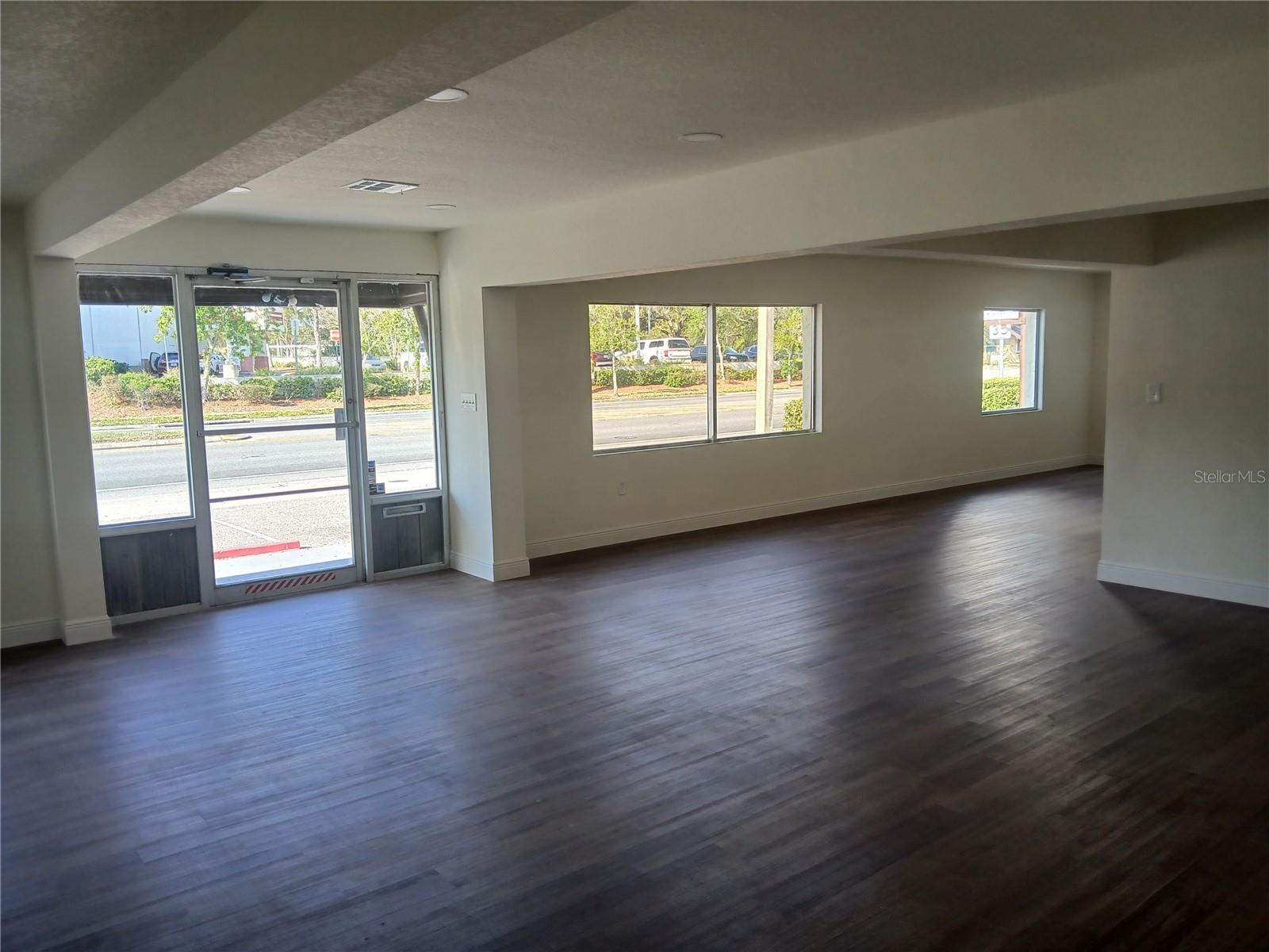 GOLFVIEW - Commercial Lease