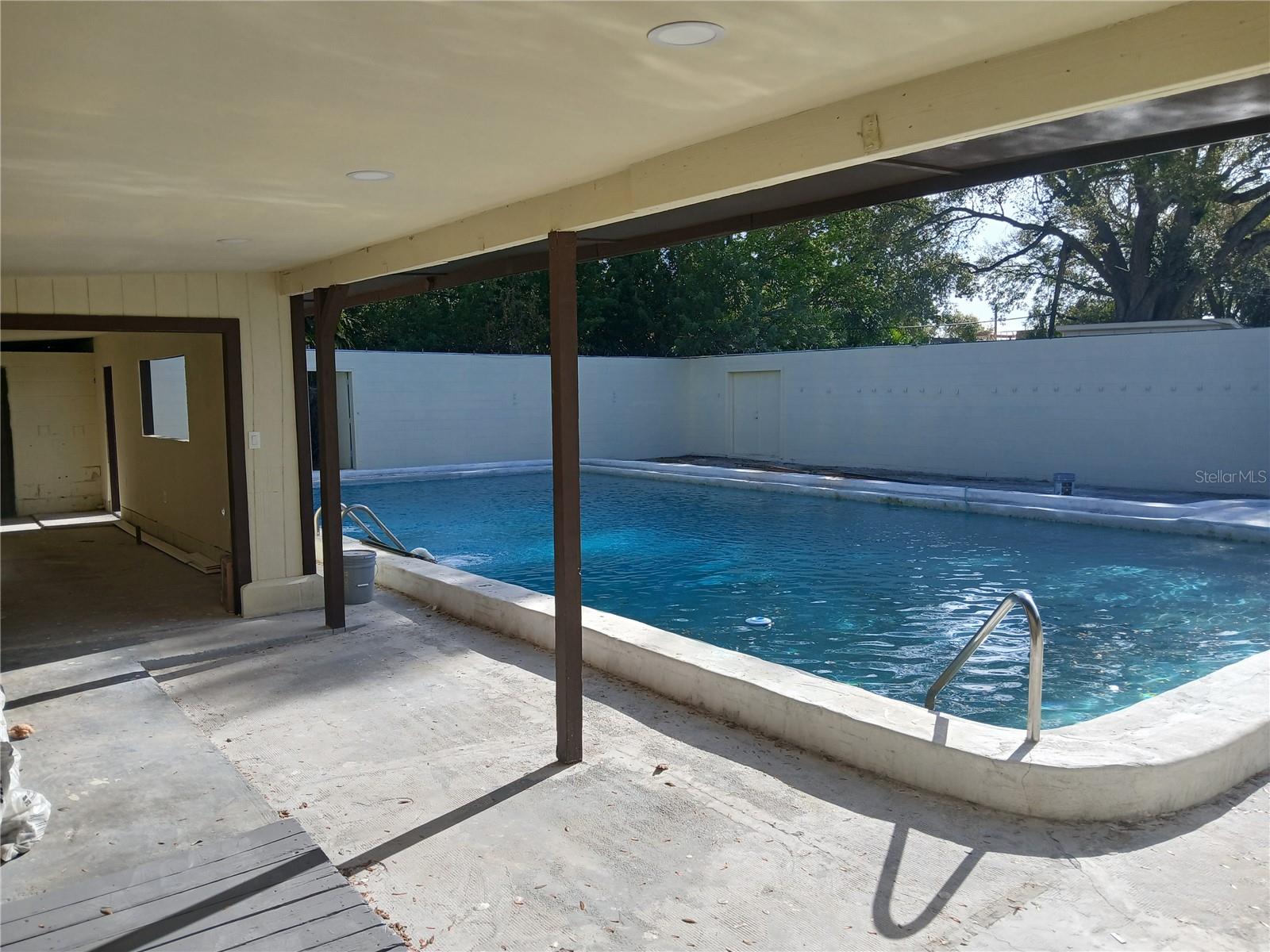 GOLFVIEW - Commercial Lease