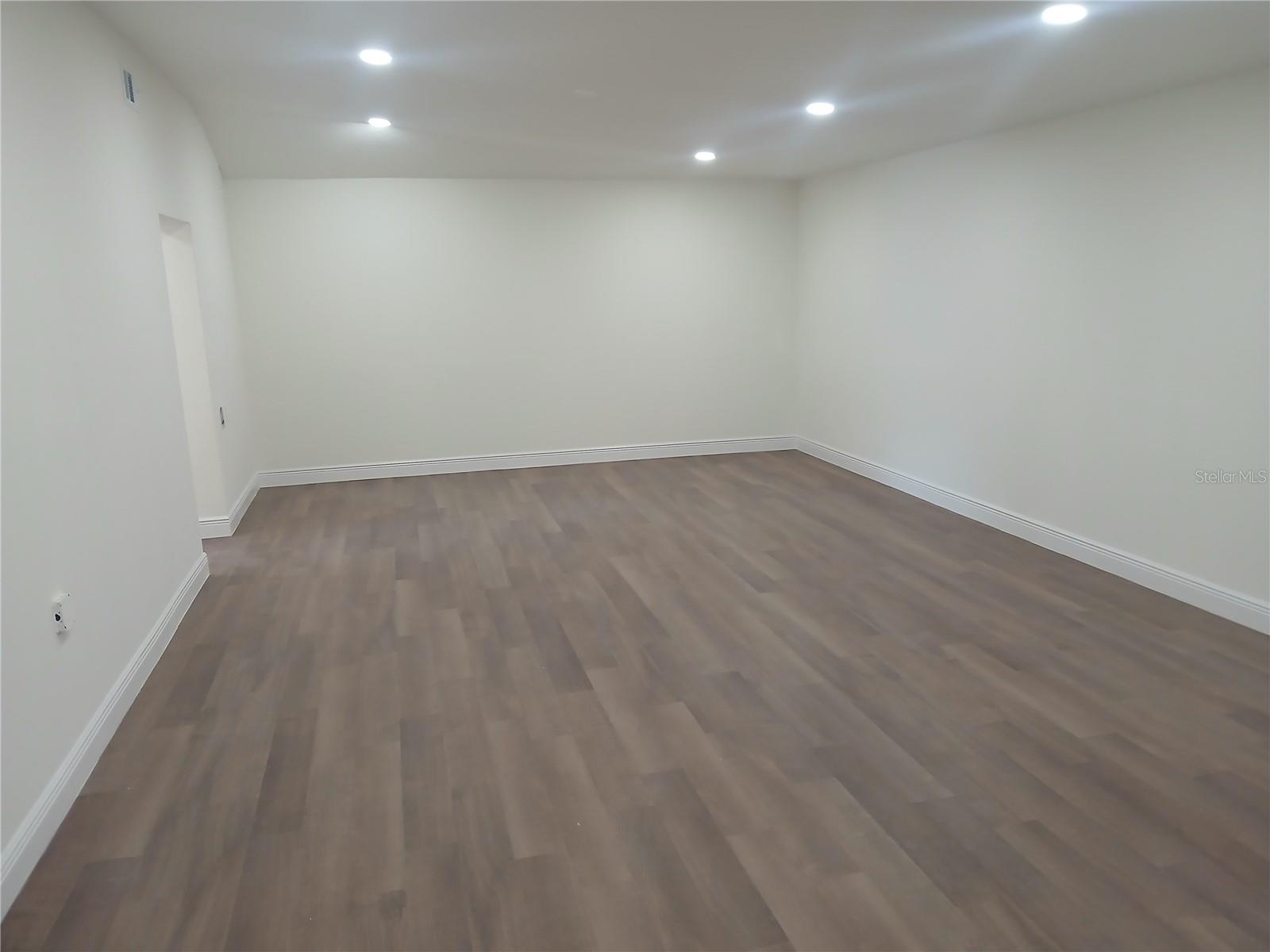 GOLFVIEW - Commercial Lease