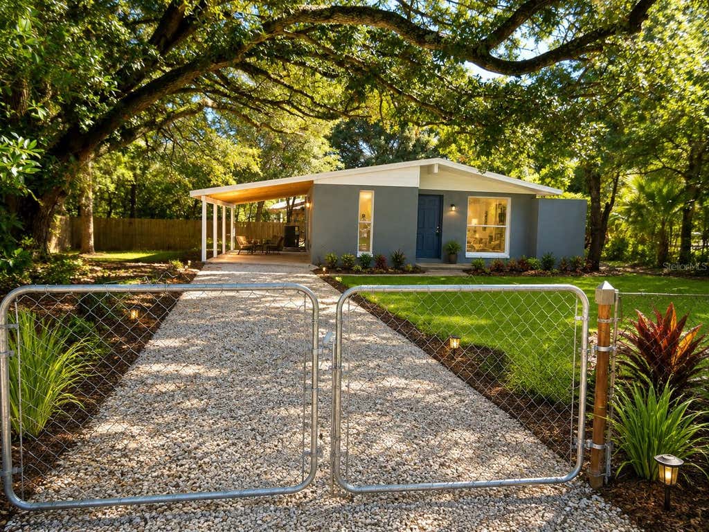 Photo of 4410 E 25th Avenue, Tampa, FL 33605 (MLS # W7888204)