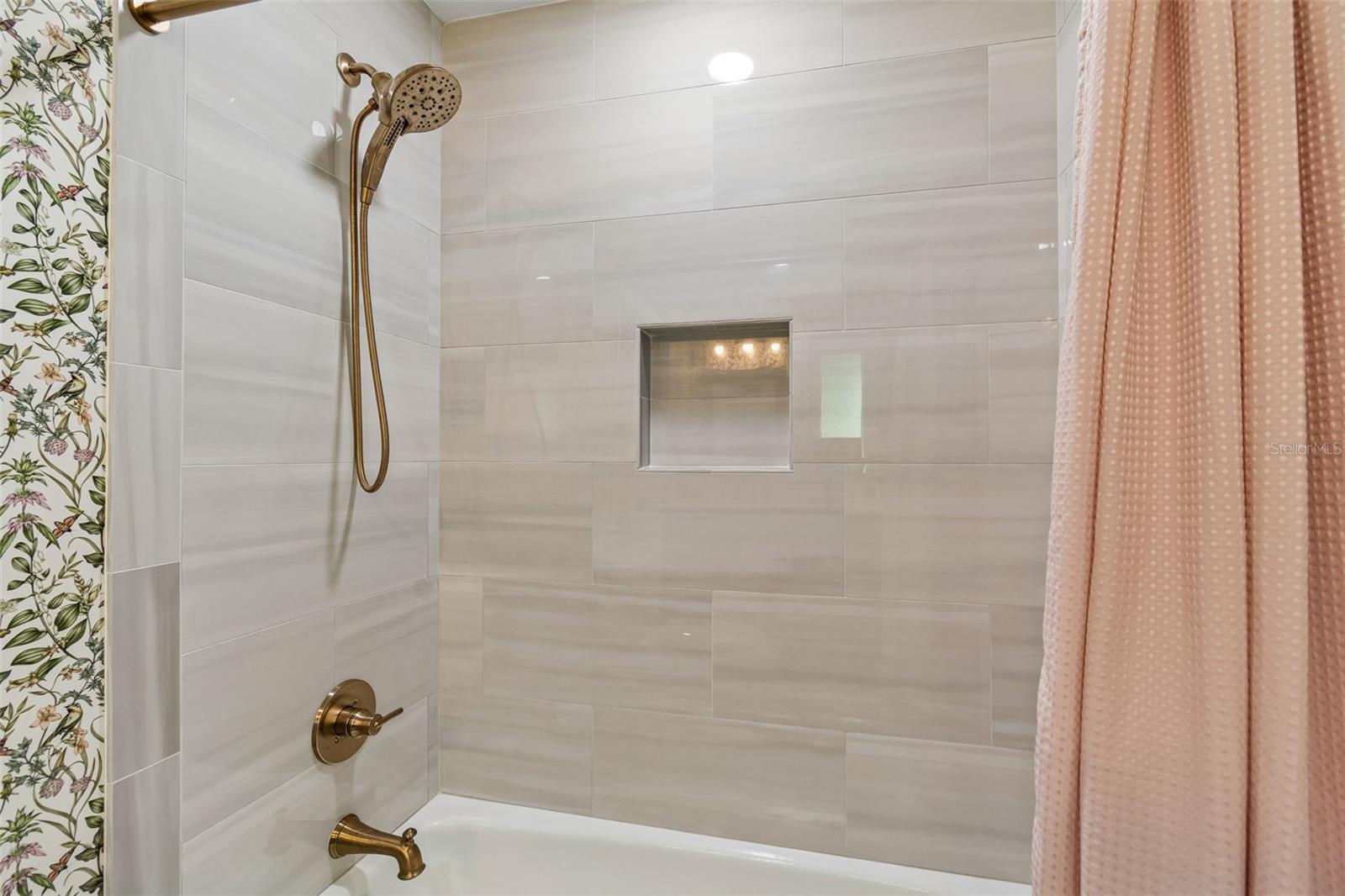 DEL ORO GROVES - Residential