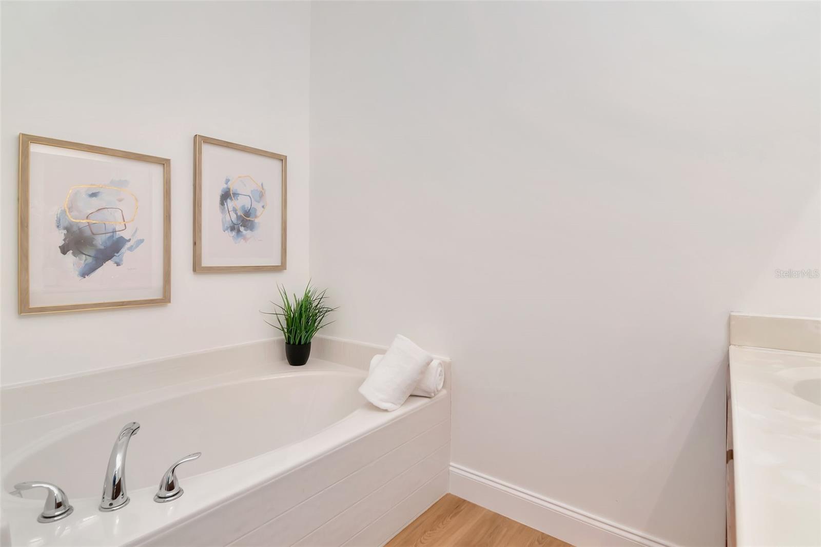 OAKHURST REV POR - Residential