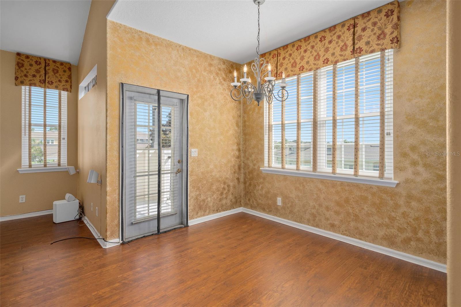 SWEETWATER RIDGE CONDO AT MAGNOLIA POINTE - Residential