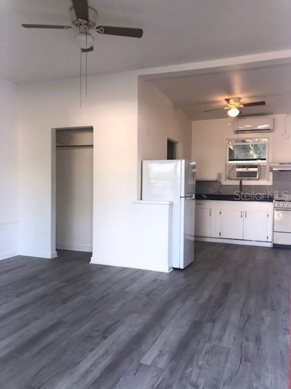 Photo of 1401 E Alfred Street #7, Tavares, FL 32778 (MLS # O6388943)