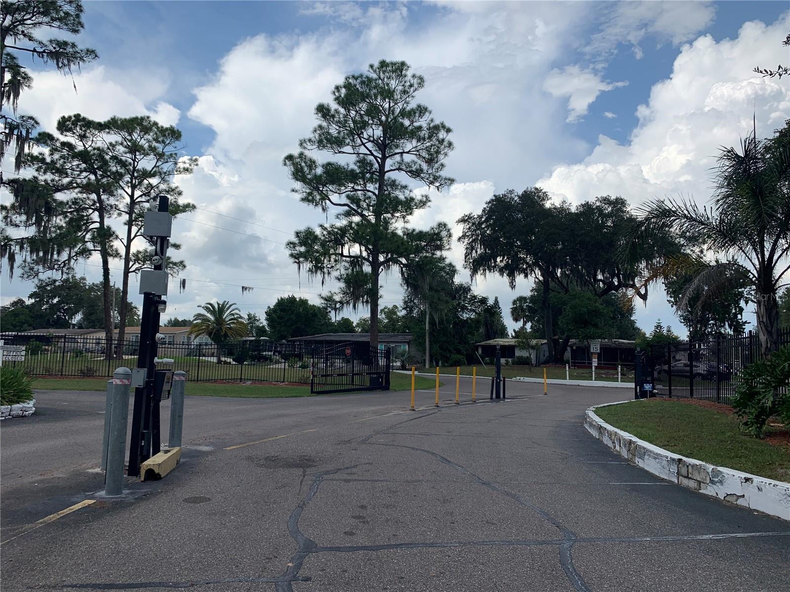 LEISURE WORLD PARK - Land