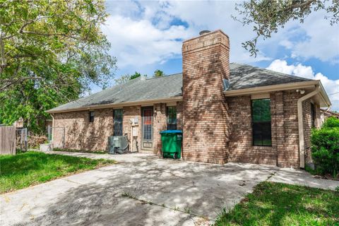 A home in DELTONA