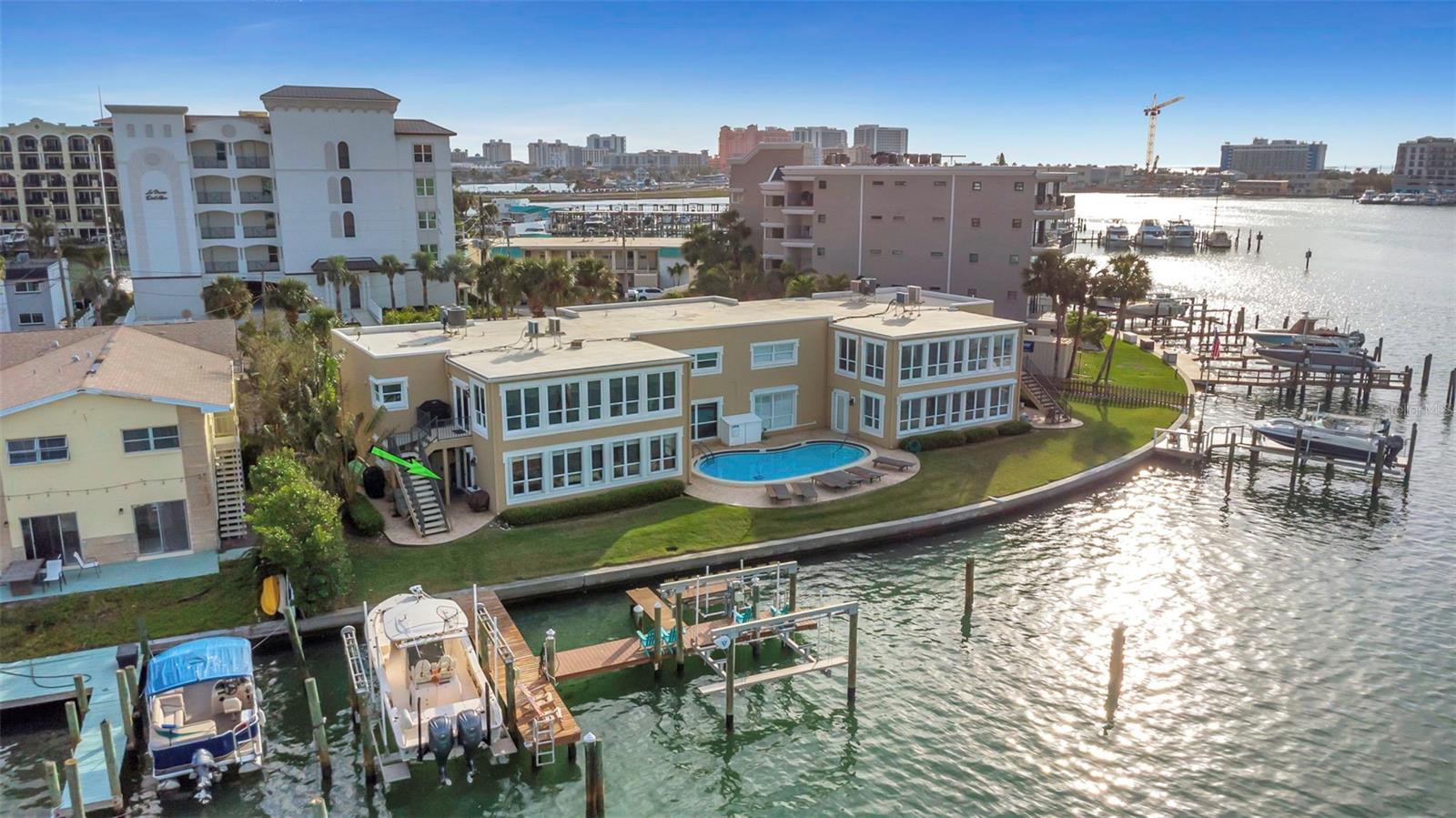 210 DOLPHIN POINT B