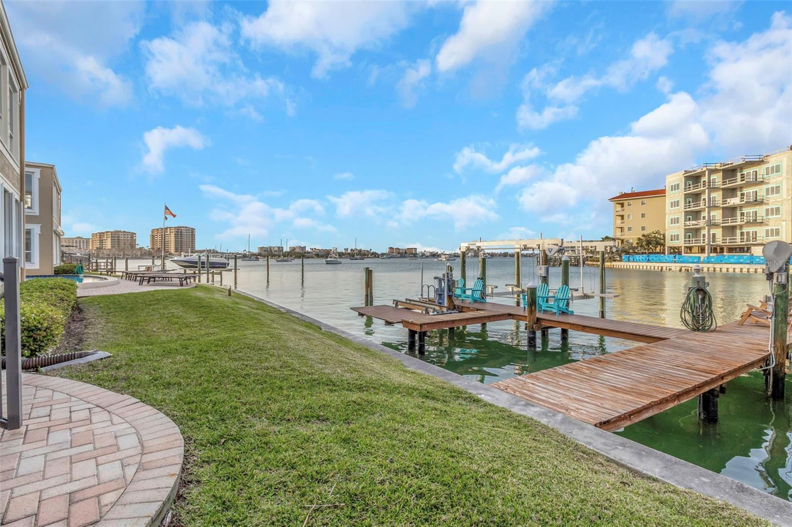 210 DOLPHIN POINT B