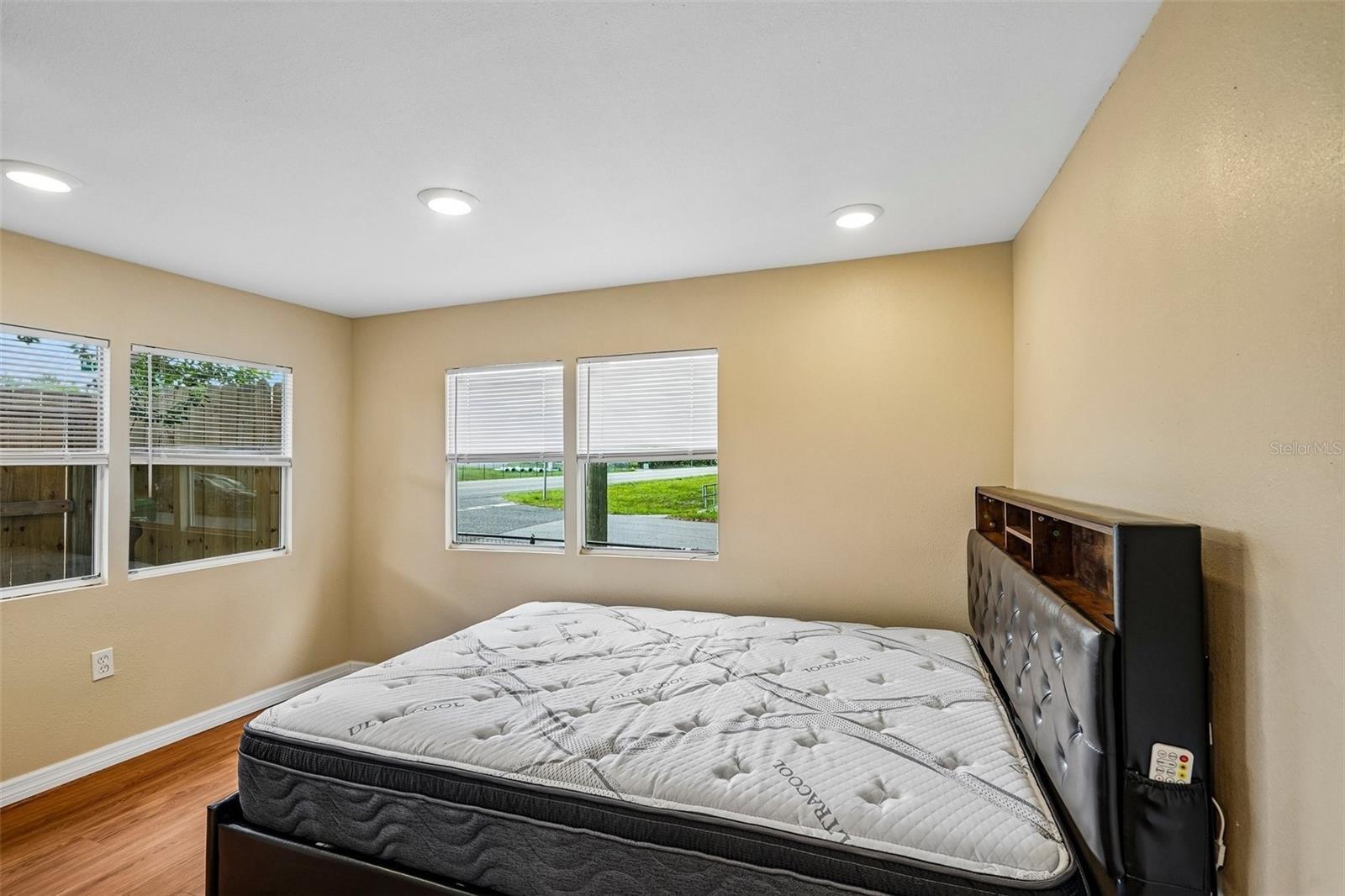 APACHE SHORES - Residential