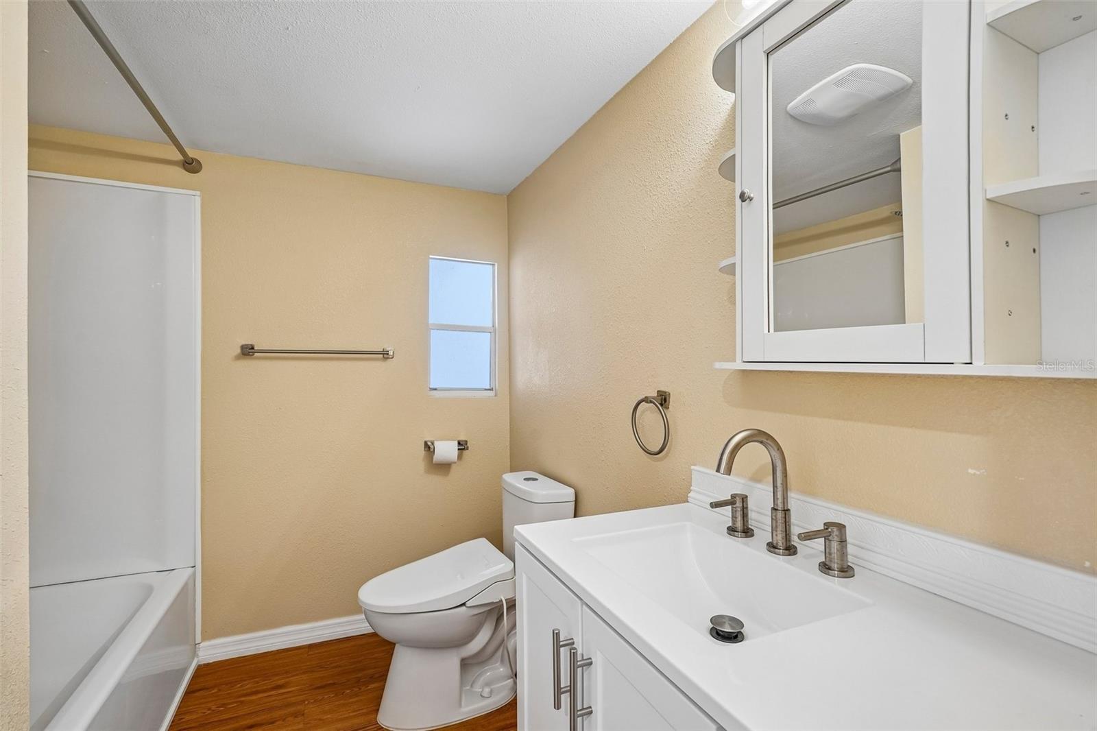 APACHE SHORES - Residential
