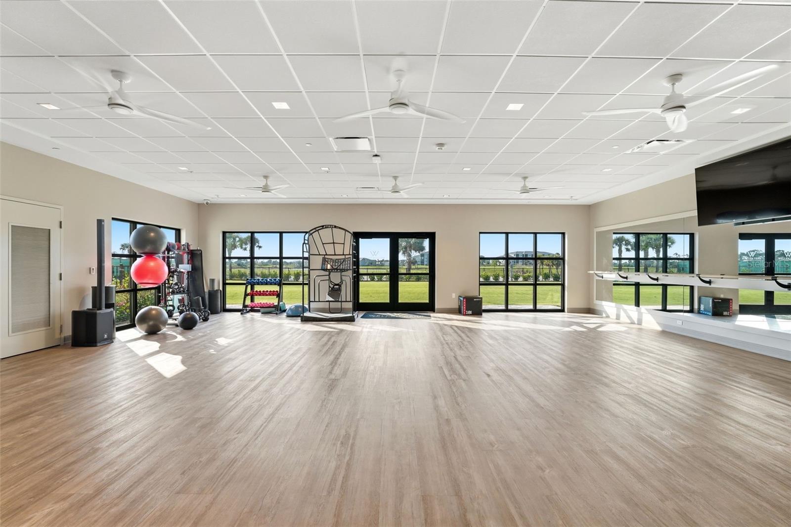 WELLEN PARK GOLF AND COUNTRY CLUB - Residential