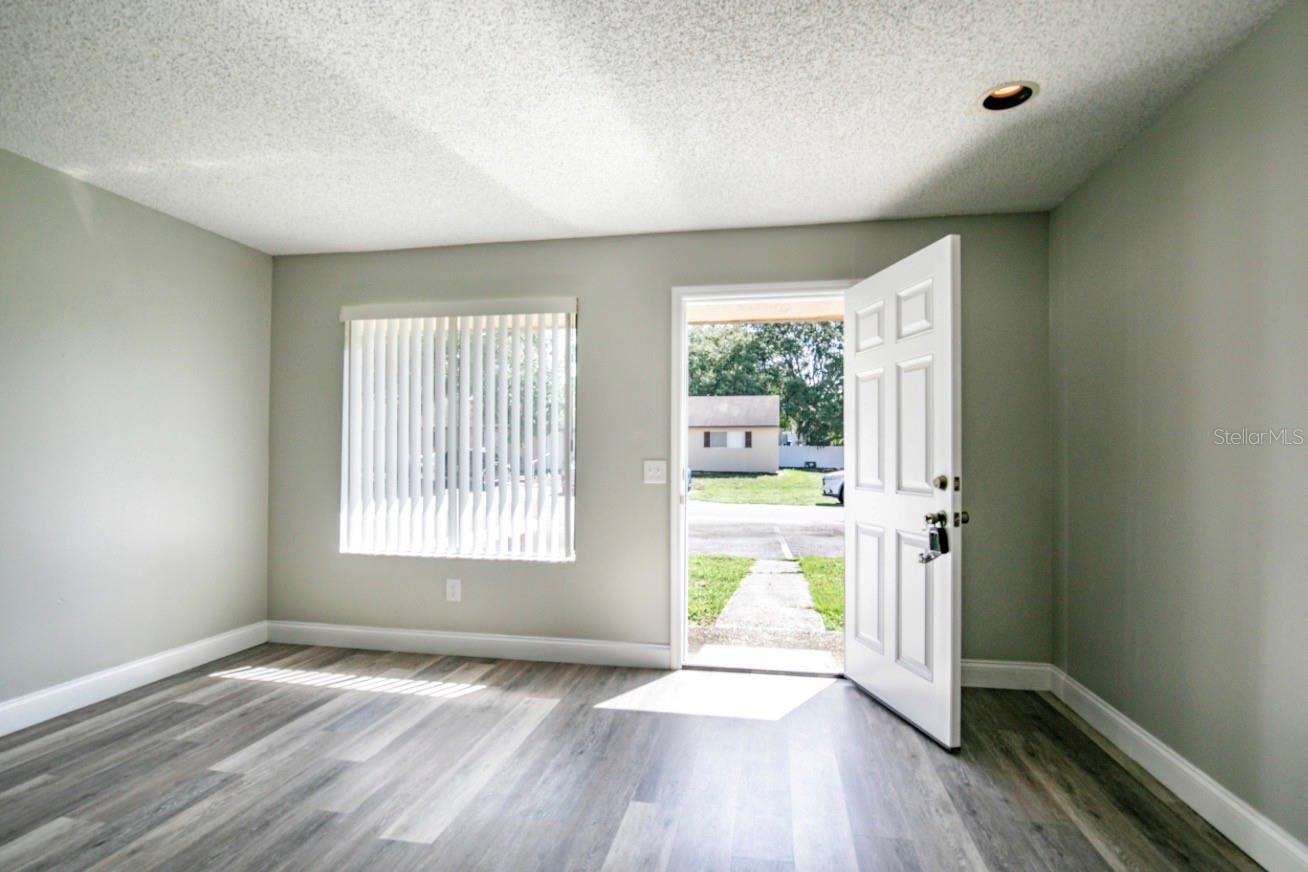 424 E ROSEWOOD LANE 424