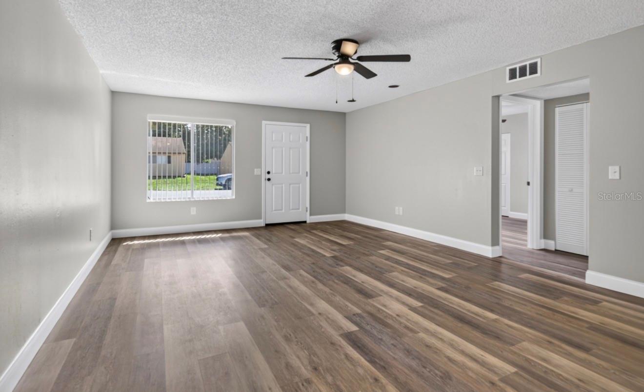 424 E ROSEWOOD LANE 424