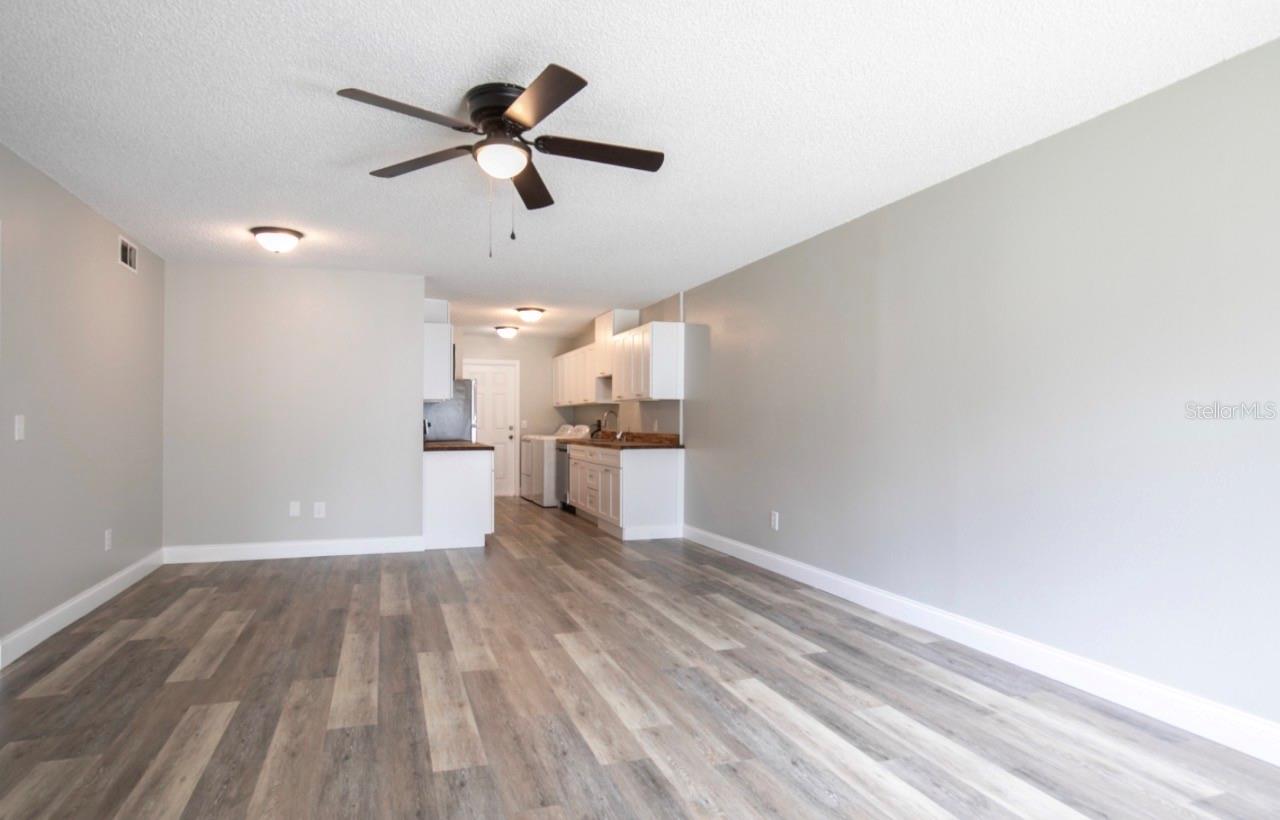 424 E ROSEWOOD LANE 424